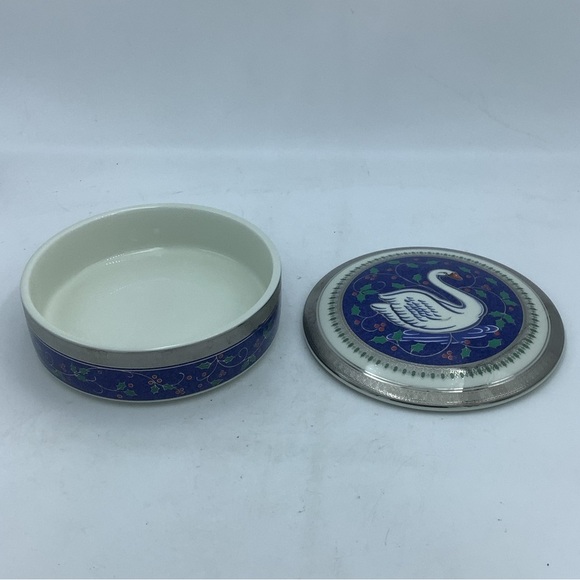 Mikasa Christmas 1999 Twelve Days of Christmas Swan  Porcelain Trinket Box - Picture 2 of 5